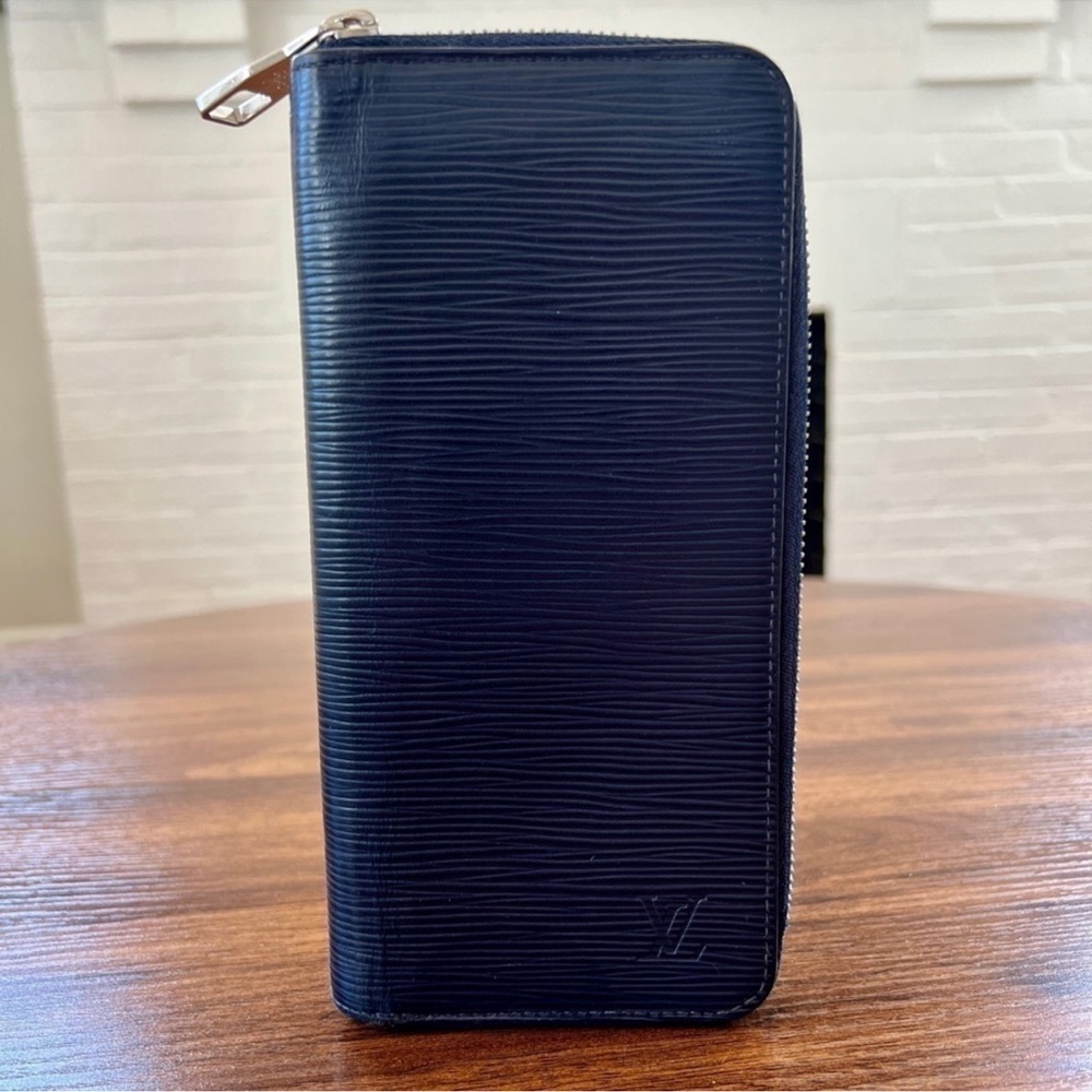 Authentic Louis Vuitton Vertical Epi Organizer Wallet - Picture 4 of 9